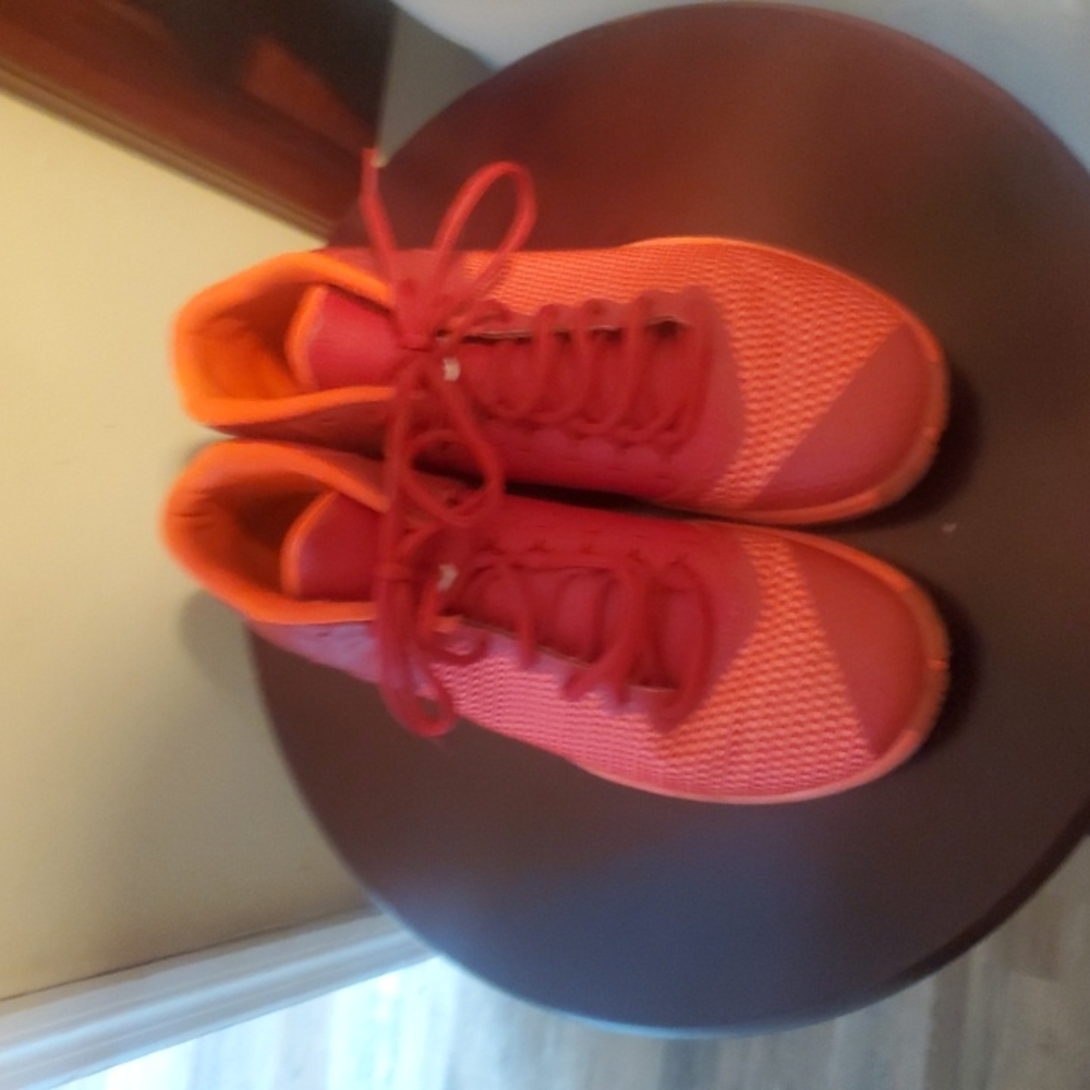 Jordan Super Fly  4 Athletic Shoes in Red and Orange